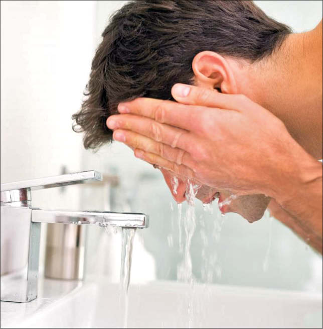فواید شستن صورت با آب تصفیه شده 