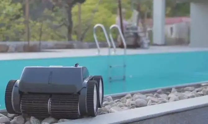 Robotic pool cleaner